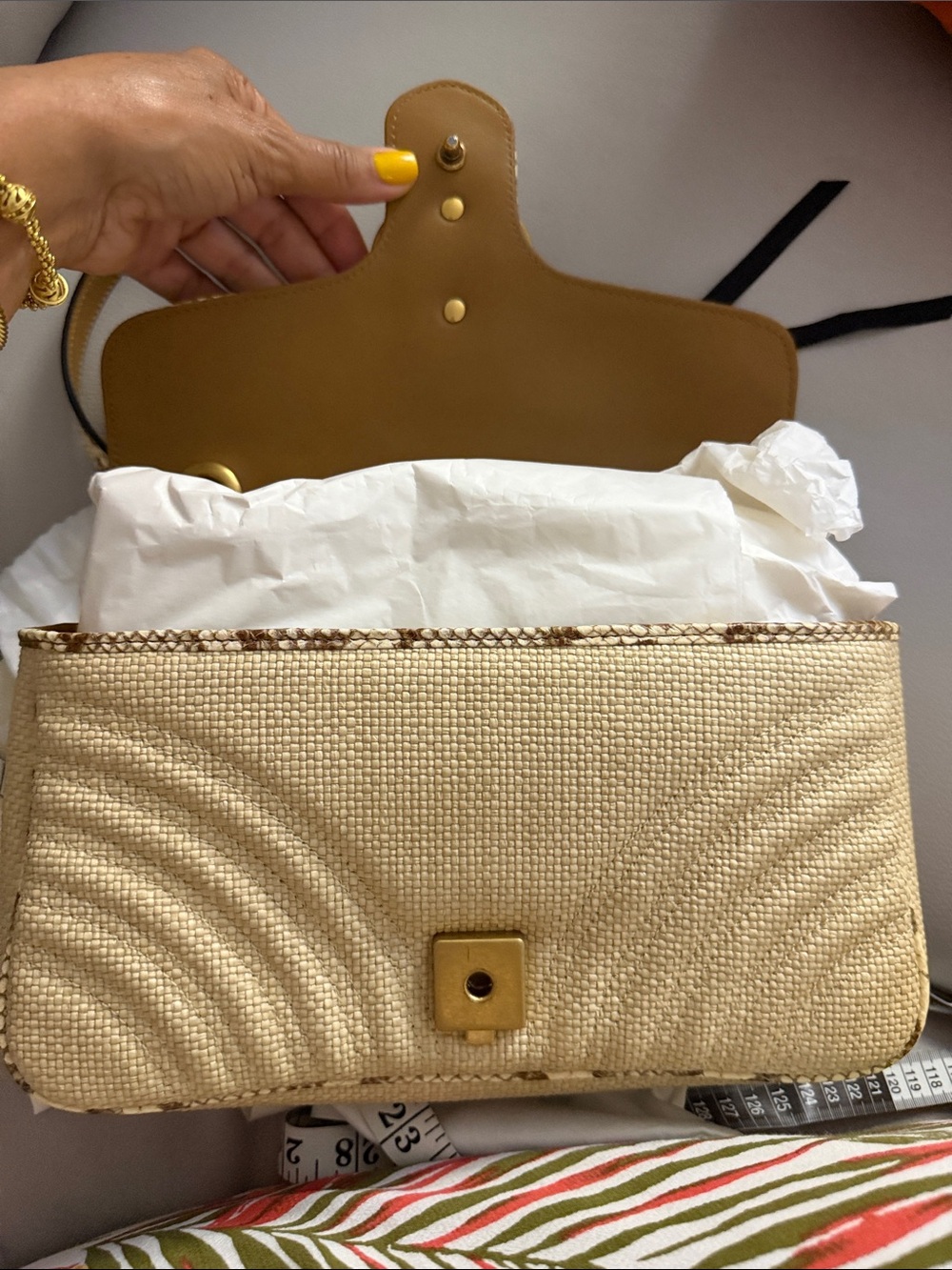 Gucci Raffia GG Marmont Shoulder mediun  Bag in Beige with Gold Hardware - Picture 11 of 15